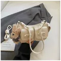 Elegante borsa a spalla color crema con fiocchi e ciondolo a forma di orsetto - Bianco Con Pendente
