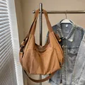 Borsa a tracolla in nylon kaki con tracolla regolabile e tasche multiple da donna - Marrone