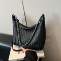 Sac cabas noir en cuir tressé avec grande capacité et bandoulière chaîne argentée - Grand / Noir