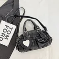 Borsa bowling in denim nero antracite con ciondolo a cuore e tracolla regolabile - Con Ciondolo / Nero