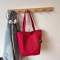 Borsa tote in tela rossa con ricamo a bassotto e tracolla elegante per l'uso quotidiano - Rosso