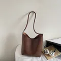Sac seau rétro marron foncé en similicuir huilé avec texte de mode gaufré élégant - Sans Pendentif / Marron
