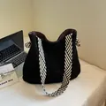 Bolso tote negro minimalista con correa geométrica y gran capacidad de almacenamiento - Negro