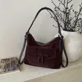 Bolso retro de ante marrón oscuro para el hombro con lazo decorativo y correas dobles - Burdeos