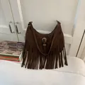 Braune Boho Wildleder Hobo Bag mit Fransen und silberner Vintage Schnalle im Ethno Stil - Braun