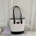 Beige Stepp-Tote Bag mit schwarzen Rautenmustern und Kunstleder-Griffen - Schwarz ohne Anhänger