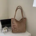 Borsa tote minimalista in pelle scamosciata marrone con ciondolo a forma di cane - Khaki Con Pendente