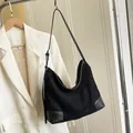 Minimalistische zwarte suède en leren hobo draagtas voor dagelijks woon werkverkeer - Zonder hanger / Zwart
