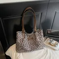 Sac fourre-tout en toile à imprimé léopard chic avec anses en cuir marron et logo minimaliste - Blanc Cassé Sans Pendentif