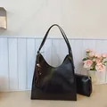 Borsa tote retrò in pelle cerata nera con nappina in legno e bustina interna - Nero Con Pendente