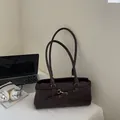 Bolso de hombro vintage café oscuro con hebilla dorada y diseño minimalista para mujer - Marrón