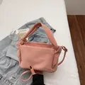 Bolso bandolera de nailon rosa con cremallera dorada y correa ajustable de estilo informal - Rosa