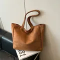 Bolso tote minimalista de ante sintético marrón con gran capacidad para uso diario - Marrón
