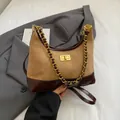 Bolso de cadena retro en ante camello con acolchado de rombos y detalles en cuero café - Caqui