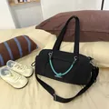 Bolso deportivo versátil de lona negra con cordón azul y correa ajustable - Con Cuerda Decorativa / Negro