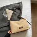 Sac cabas vintage en daim beige avec lanières en cuir marron et détail d'étiquette - Blanc Crème (Sans Pendentif)