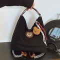 Sac à dos en daim noir avec logo M, poignées brunes et charme ours en peluche - Avec Pendentif / Noir