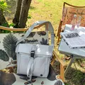 Hellgraue Messenger-Bag aus Nylon mit Schnalle und Netztasche für Outdoor-Freizeit - Grau