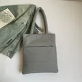 Grijze gewatteerde nylon shopper met gevoerde schouderbanden en grote capaciteit - Grijs