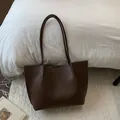 Grand sac cabas marron minimaliste avec texture cuir grainé et longues bandoulières - Sans pendentif / Marron
