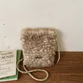 Petit sac bandoulière en fausse fourrure à pois cerf et cordon de serrage crème - Sans pendentif / Café