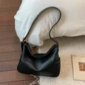 Sac sous le bras minimaliste en cuir PU noir avec anneaux métalliques dorés - Noir sans Pendentif