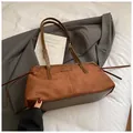 Brown suede tote bag with leather contrast and decorative drawstring in a retro style - No Pendant / Brown