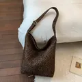 Bolso tote retro de terciopelo con estampado de leopardo y correa ajustable - Estampado de leopardo