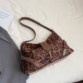 Μεγάλη τσάντα tote με λεοπάρ σχέδιο, καφέ δερμάτινα λουράκια και χρυσό μεταλλικό κούμπωμα - Λεοπάρ Καφέ