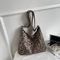Große Leopardenmuster-Tragetasche mit breitem Gurt für modischen Herbst-Stil und Freizeit - Kaffeebraun