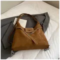 Vintage brown large capacity tote bag with white stitching and silver chain detail - No Pendant / Brown