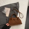 Vintage dark brown suede pleated handbag with adjustable shoulder strap and metal buckle - No Pendant / Brown