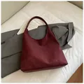 Minimalist burgundy suede hobo shoulder bag for women with retro aesthetic design - No Pendant / Burgundy