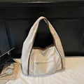 Chic cream corduroy tote bag with brown trim and zipper pocket in retro style - Off White