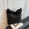 Borsa tote minimalista in tela a pois bianchi e neri con manici intrecciati neri - Pois Bianchi / Nero