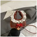 Mini-Handtasche aus rotbraunem Tweed mit weißer Spitze und Pailletten-Schleife - Rot