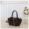 Bolso tote retro de ante marrón oscuro con correas de cuero y hebillas doradas - Café sin Colgante