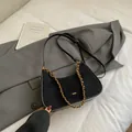 Bolso bandolera retro de ante negro con cadena de oro gruesa y detalles de cuero - Negro
