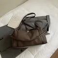 Retro-Canvas-Tragetasche in Dunkelbraun mit Lederbesatz und verstellbarem Schultergurt - Groß (Ohne Anhänger) / Braun
