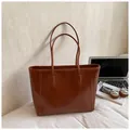 Grand sac cabas rétro en cuir marron caramel avec fines anses pour femmes stylées - Brun Sans Pendentif