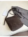 Retro dunkelbraune Beuteltasche mit Vintage Lederstruktur und verstellbarem Riemen für Damen - Braun