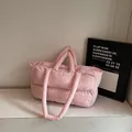 Borsa tote trapuntata rosa da donna con texture a nuvola e manico superiore - Rosa