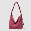 Borsa tote rosa antico con tracolla a balze alla moda e tessuto sintetico materico - Rosso