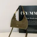 Deep green hobo bag in soft suede finish with gold metal chain and minimalist logo - Green Without Pendant