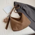 Sac fourre-tout en cuir PU marron souple avec pendentif ours sur tissu neutre - Marron Avec Pendentif