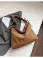 Borsa tote in pelle marrone con tracolla arricciata per un look elegante da ufficio - Marrone