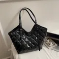 Borsa tote trapuntata nera con spallacci regolabili e grande capacità interna - Nero