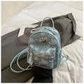 Mini sac à dos en denim bleu clair à fleurs avec plaque logo et nœuds de fermeture - Bleu