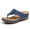 Women's dark blue wedge flip-flops with floral decorations and laser-cut details - EU 36 / Dark Blue