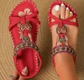 Sandali infradito rossi stile boho con ciondoli a farfalla e cuore metallici - 38 / Borgogna